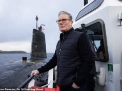 Keir Starmer affronta il momento della resa dei conti sullo scandalo Mandelson: al Primo Ministro è stato detto di smettere di nascondersi dietro i funzionari e di accettare finalmente la colpevolezza