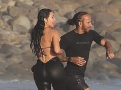 Lewis Hamilton palpeggia Kim Kardashian mentre si baciano nell’oceano dopo aver reso pubblica la loro storia d’amore