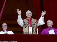 Lo stilista dichiaratamente gay di Papa Leone XIV rivela cosa dicono segretamente di lui gli abiti del pontefice