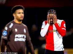 Come la “scommessa” di Raheem Sterling del Feyenoord si è rapidamente ritorta contro: perché il flop del Chelsea non ha già “nessun futuro” al fianco di Robin van Persie poche settimane dopo la firma – e il beffardo soprannome di tre parole che i fan lo chiamano