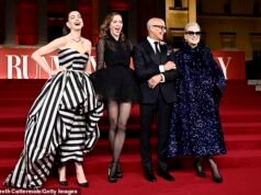 Anne Hathaway ed Emily Blunt ridacchiano sul tappeto rosso mentre si uniscono ai co-protagonisti Meryl Streep e Stanley Tucci al ricevimento di gala Il Diavolo veste Prada 2