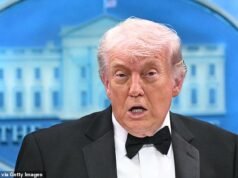 Trump rivela le agghiaccianti parole di Melania mentre risuonano gli spari e gli agenti lo costringono a STRAPPARE fuori dalla sala da ballo della cena dei corrispondenti della Casa Bianca