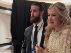 Erika Kirk, sconvolta, singhiozza “Voglio andare a casa” mentre viene portata in salvo dopo la sparatoria alla cena dei corrispondenti della Casa Bianca