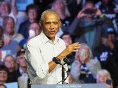 Obama IGNORA completamente il manifesto dell’uomo armato che rivendica il motivo “non sappiamo” dietro la sparatoria alla cena dei corrispondenti della Casa Bianca