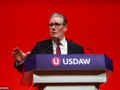 Keir Starmer promette di porre fine al taccheggio “gratuitamente” con una profonda revisione della criminalità nel commercio al dettaglio, mentre Greggs distrugge gli armadietti self-service nei punti caldi dei furti