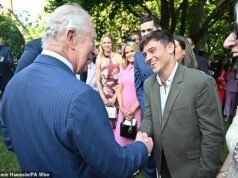 Il re e la regina incontrano la crema della società DC e una schiera di star del Regno Unito durante una sontuosa festa in giardino organizzata in loro onore presso la residenza dell’ambasciatore americano a Washington, al termine del primo giorno della loro visita di stato