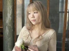 Una donna di 27 anni, pugnalata a morte nella sua villa da 4 milioni di sterline ad Hyde Park, è stata trovata con “un grosso coltello d’argento al lato del collo dopo che un adolescente killer è fuggito a Dubai”, sente la corte