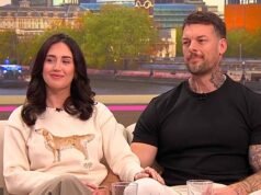 La star del Gladiatore Giant insiste che la BBC lo abbia licenziato perché è apparso sui social media con la sua nuova fidanzata modella OnlyFans mentre li accusa di mentire sulla sua uscita dallo show