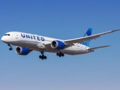 Orrore sul volo United poiché una massiccia turbolenza lascia gravemente ferito un assistente di volo