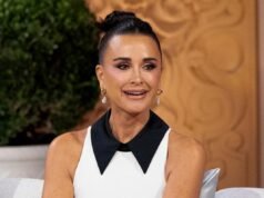 Kyle Richards analizza il suo look di bellezza da reunion “RHOBH”, dalle ciglia “fantastiche” a un labbro nudo “splendido”