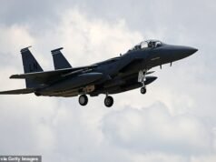 Le forze speciali statunitensi entrano in Iran nel frenetico tentativo di salvare un aviatore scomparso dopo che l’Iran ha abbattuto due jet – mentre Teheran offre una ricompensa di $ 60.000 per trovarlo: aggiornamenti in tempo reale