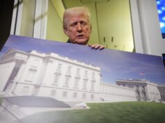 Stai pagando per il monumento megalomane di Trump a se stesso