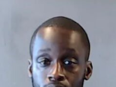 Veterano della Marina nato nel Regno Unito accusato di omicidio di un agente del DHS muore in prigione