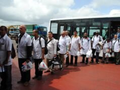 Cuba ha inviato medici. Washington ha inviato un cacciatorpediniere.