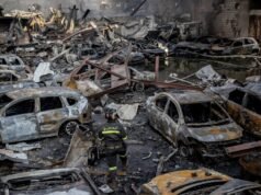 L’Iran afferma che lo Stretto di Hormuz è di nuovo chiuso mentre Israele bombarda il Libano