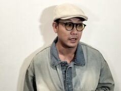 Il chiarimento di Denny Sumargo riguardo all’invito al podcast dei bambini vittime di abusi