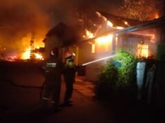 C’è stata un’esplosione all’SPBE Cimuning Bekasi, 12 persone sono rimaste ferite, i camion e le case dei residenti sono stati bruciati dal fuoco