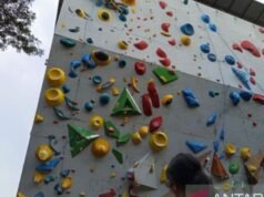 Missione a caccia dei biglietti per i Giochi Asiatici del 2026, la squadra indonesiana di arrampicata su roccia arriva in Cina