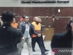 Il capo del servizio prende in prestito e utilizza denaro personale per soddisfare la richiesta del reggente di Tulungagung