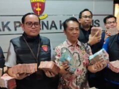 Il capo del dipartimento delle risorse energetiche e minerarie di East Java diventa sospettato di estorsione, il suo metodo è rallentare le richieste di licenza