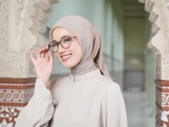 Ti fanno male le tempie e il tuo hijab cade a pezzi a causa degli occhiali? Ecco dei semplici consigli per restare in ordine