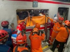 Centinaia di passeggeri dell’Argo Bromo Anggrek sono sopravvissuti all’incidente ferroviario alla stazione di Bekasi