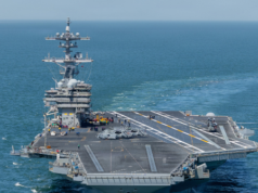 Tre gruppi di portaerei statunitensi, due navi d’assalto marine e dieci cacciatorpediniere bloccano l’Iran