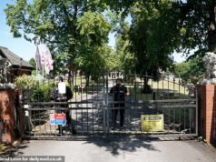 Centinaia di poliziotti fanno irruzione in una setta islamica con sede in un ex orfanotrofio per accuse di stupro, schiavitù moderna e matrimonio forzato