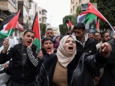 Palestinesi in Cisgiordania protestano e scioperano contro la legge israeliana sulla pena di morte