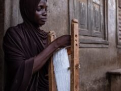 Gli artigiani nigeriani preservano i tessuti fatti a mano in mezzo alla crescente domanda globale