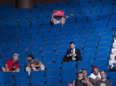 Il sostegno di Trump si sta riducendo solo agli irriducibili del MAGA