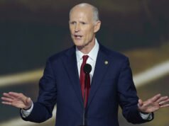 Il senatore repubblicano delude la storia per difendere la minaccia di crimini di guerra di Trump