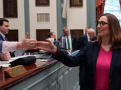 La rappresentante transgender Sarah McBride afferma che i repubblicani si “sviliscono” per attirare l’attenzione