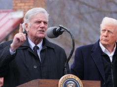 “Non credo che il presidente Trump si rappresenterebbe consapevolmente come Gesù Cristo”