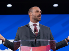 La Corte Suprema brasiliana chiede spiegazioni dopo che il figlio di Bolsonaro ha filmato la folla del CPAC per papà