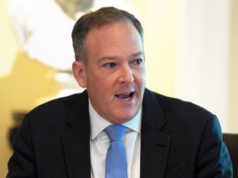 Lee Zeldin e Robert F. Kennedy Jr. annunciano un’azione per rendere l’acqua sicura da microplastiche e sostanze chimiche