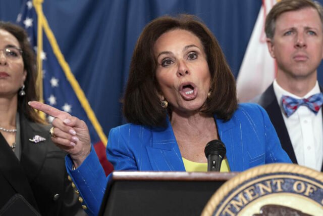 Jeanine Pirro chiede una “punizione” contro i bambini