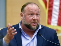 The Onion annuncia che ora possiede InfoWars, il media outlet di Alex Jones