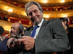 L’inquietante padre di Elon Musk è un pazzo complottista per lo sbarco sulla Luna