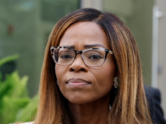 La democratica incriminata Sheila Cherfilus-McCormick ha presentato istanza di rielezione pochi giorni prima di dimettersi dal Congresso