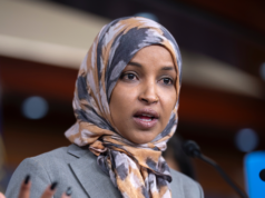 La rappresentante Ilhan Omar accusa un errore contabile per aver affermato di essere multimilionaria