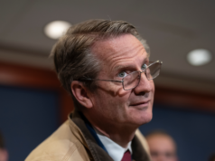 Un membro del Congresso afferma di aver visto incredibili rapporti sugli UFO classificati “che sfidano qualsiasi ragione”