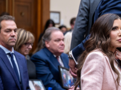 L’estrema sinistra del NY Times dipinge Bryon Noem come la vittima del male Kristi Noem