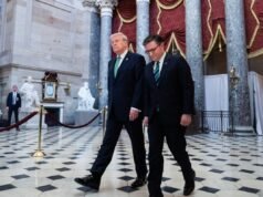 Donald Trump reagisce dopo che Mike Johnson ha ceduto alla richiesta dei democratici del DHS