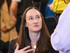 Il sindaco di sinistra di Seattle combatte l’ICE mentre la criminalità affligge i residenti, dice agli immigrati: “Dovresti essere al sicuro qui”