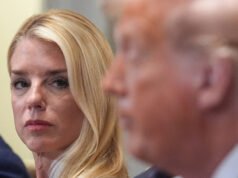 Pam Bondi ha licenziato