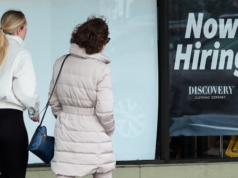 Le richieste di disoccupazione registrano il più grande calo settimanale da febbraio