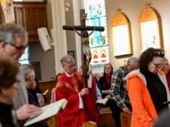 Le opinioni degli uomini della generazione Z sulla religione prendono una svolta drammatica