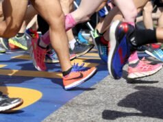 Uomini sorpresi a gareggiare come donne nella prestigiosa maratona sudafricana