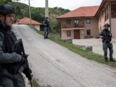 Il tribunale del Kosovo incarcera tre separatisti serbi per l’attacco a Banjska del 2023